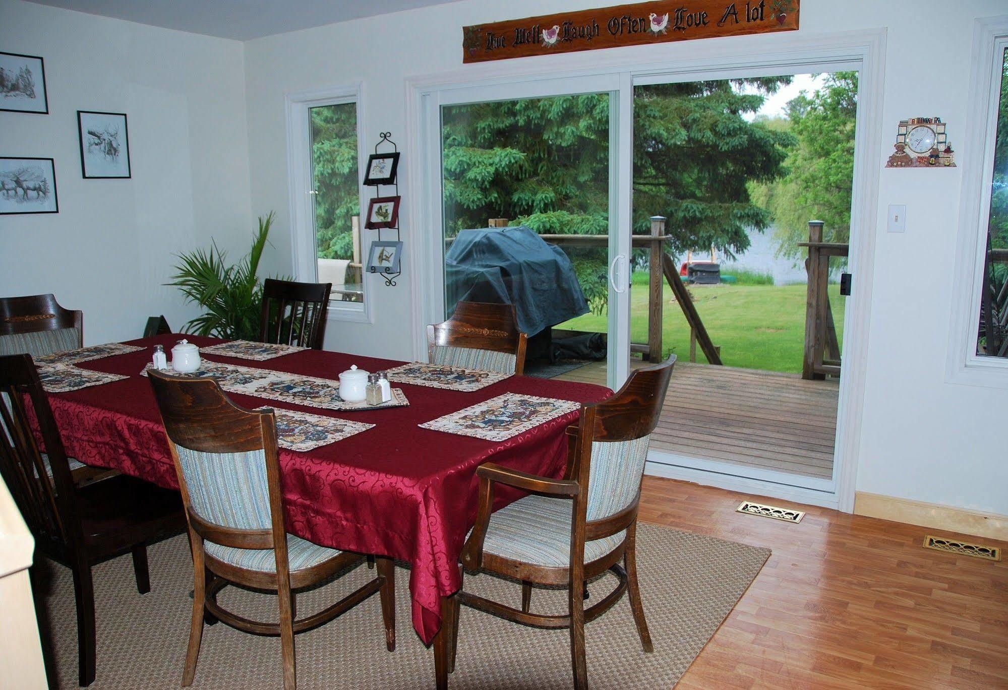 Teddy Bear Bed & Breakfast Bancroft Dış mekan fotoğraf